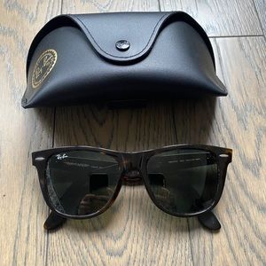 Ray Ban - Classic Wayfarer Tortoiseshell